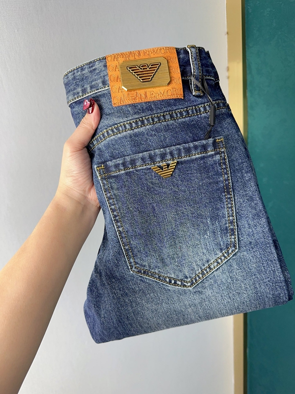 ブランドジーンズ正面デザイン